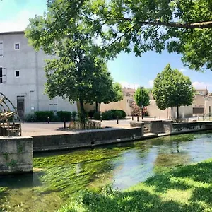 Quai Du Felibre LʼIsle-sur-la-Sorgue